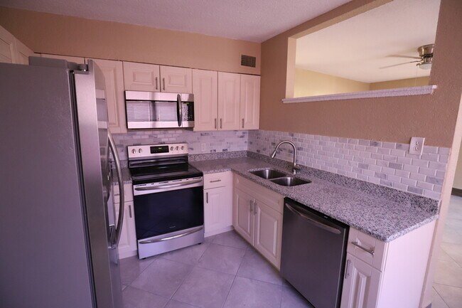 Foto del edificio - 4124 Flamingo Dr