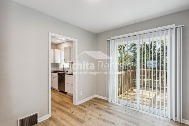 Building Photo - 648 N Glendale St