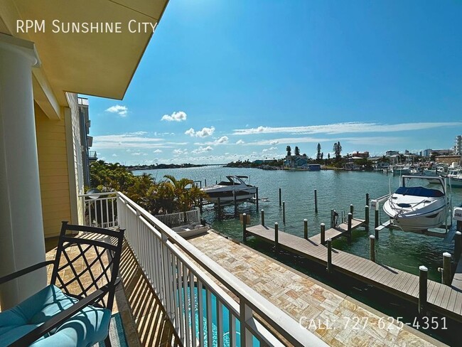 Building Photo - Stunning Water front Home in Madeira Beach