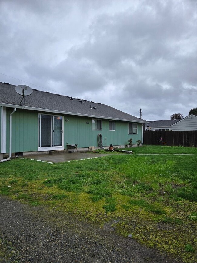 Building Photo - 3 Bedroom 2 Bath in Centralia