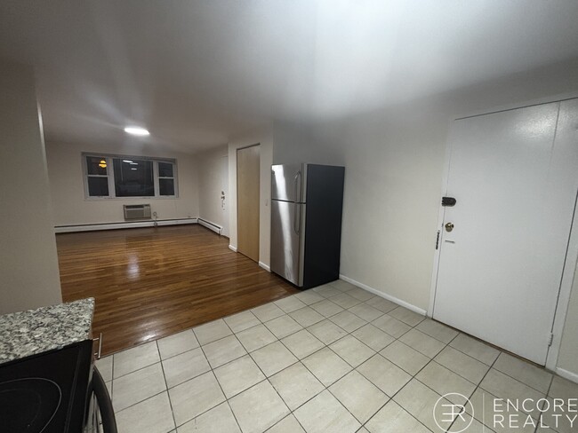 Building Photo - 110 Babcock St