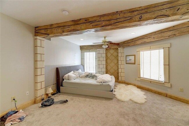 Building Photo - 1712 Lakeshore Dr