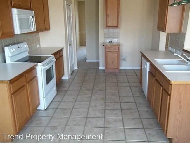 Building Photo - 4 br, 2.5 bath House - 3103 Poplar Hill Trail