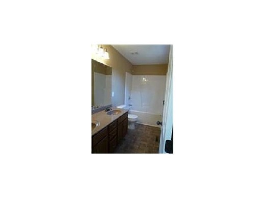 Building Photo - 636 Hidden Valley Dr