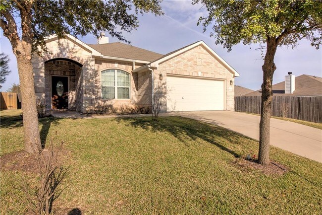 Building Photo - 18624 Sandy Bottom Dr