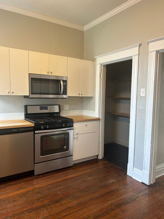 Gas Stove, Microwave, Walk in Pantry - 2819 Accomac St