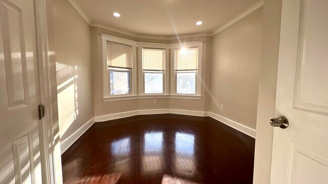 Building Photo - 210 Claremont Ave