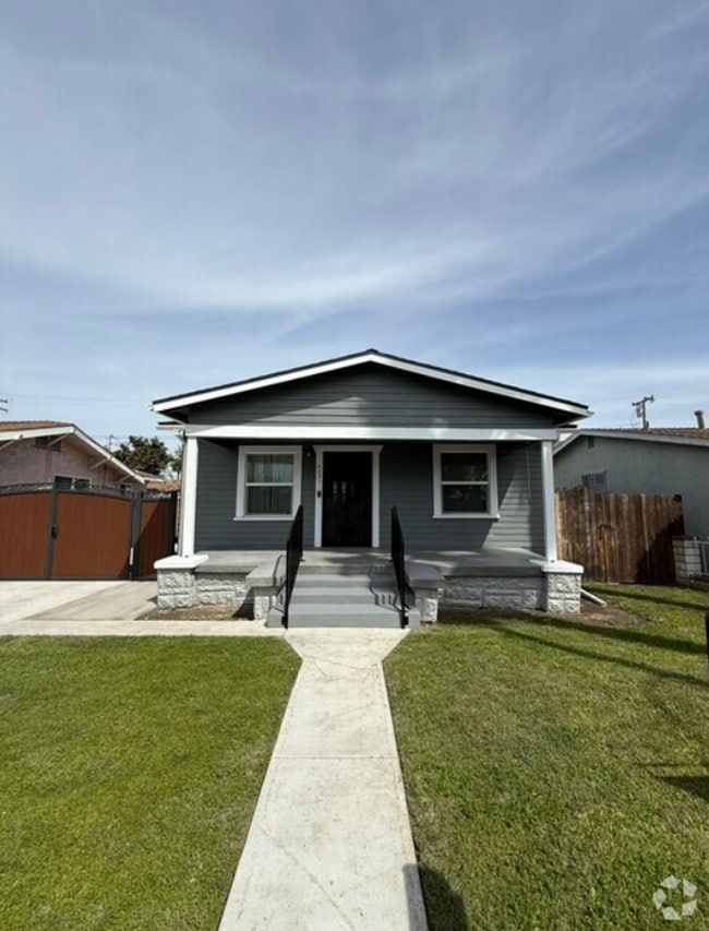 Building Photo - 4031 Acacia St