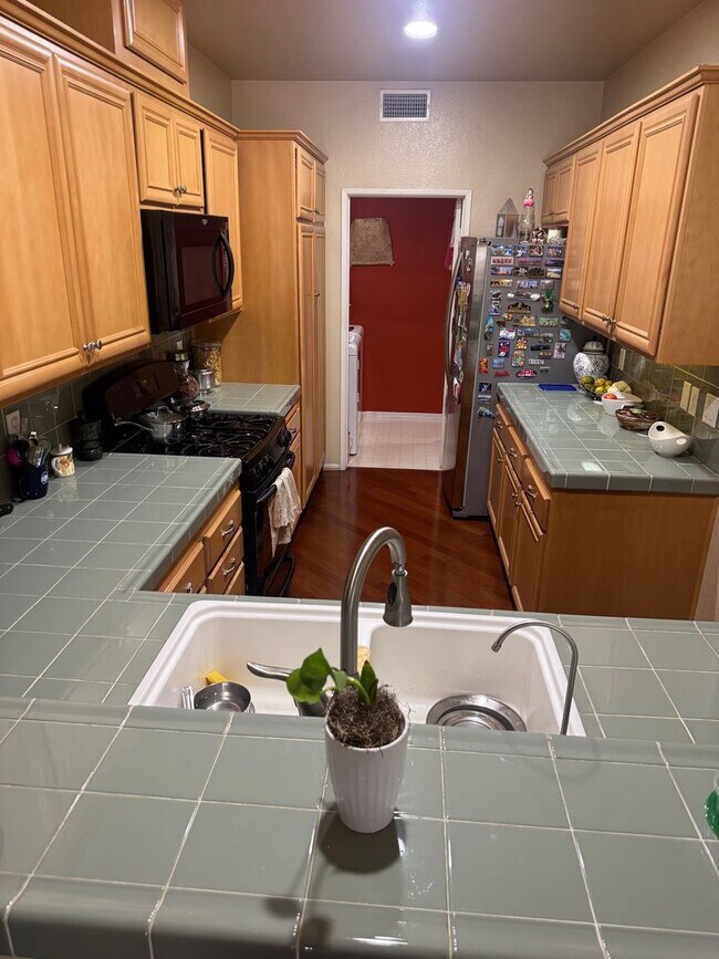Foto del edificio - Spacious 3-Bedroom + Loft Townhome for Ren...