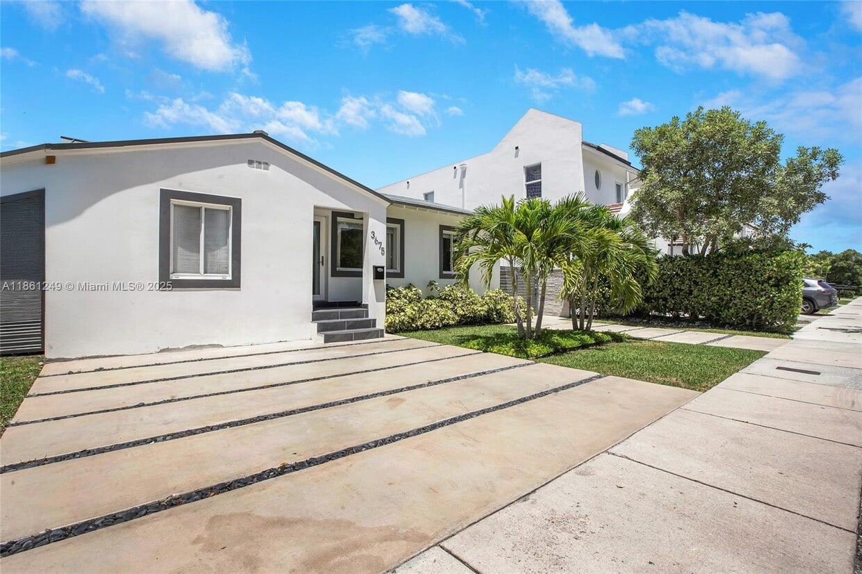 Primary Photo - 3675 SW 26th St