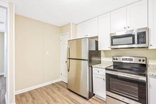 Building Photo - 909 Carlton Dr SE