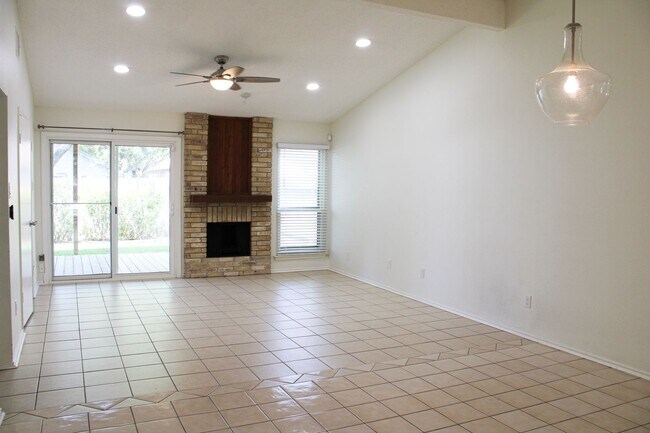 Foto del edificio - 3-BEDROOM HOME IN STONERIDGE, NORTH EAST I...