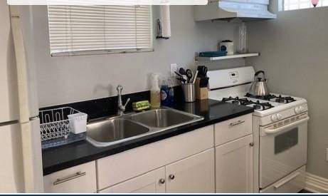 Foto del edificio - 4276 Kenyon Ave