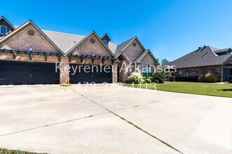 Building Photo - 4870 Castlewood Ln