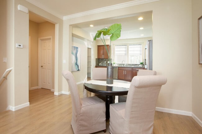 Building Photo - 6653 S Mariposa Ln
