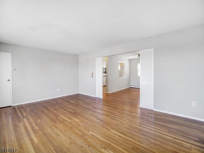 Foto del edificio - 2467 NJ-10