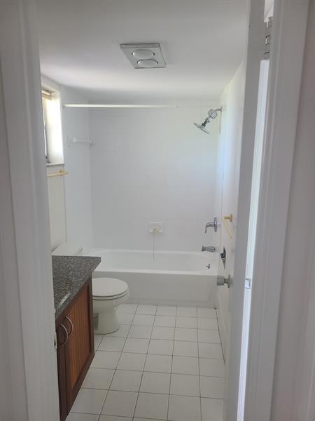 Building Photo - 2751 N Palm Aire Dr