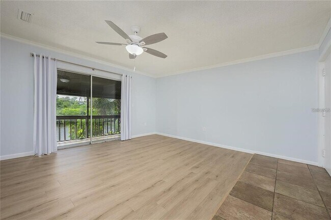 Foto del edificio - 2608 Hidden Lake Dr N