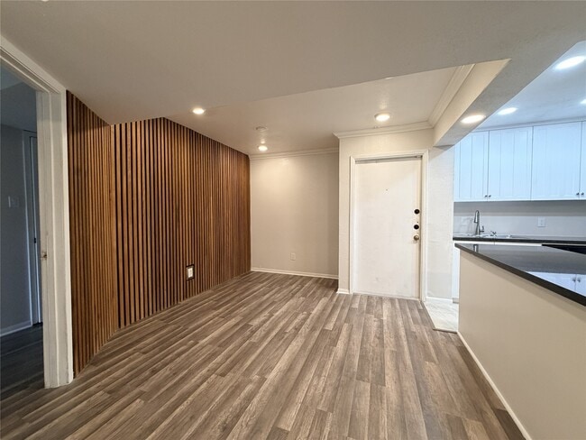 Foto del edificio - 3045 Walnut Bend Ln