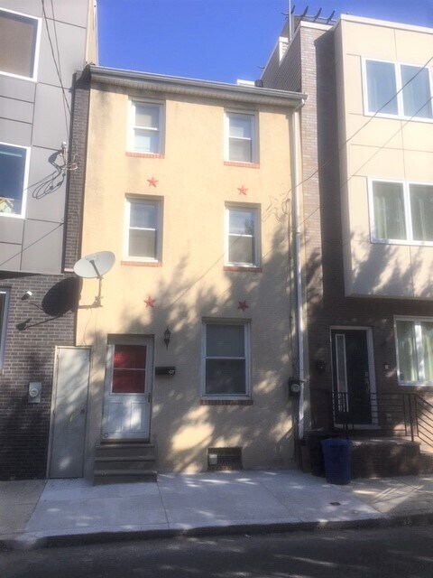 Building Photo - 421 W Thompson St