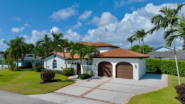 Foto del edificio - 6401 Travis Rd
