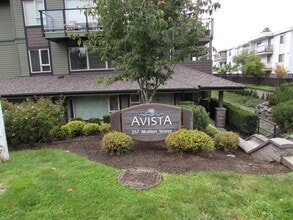 Building Photo - 257 Moilliet St S