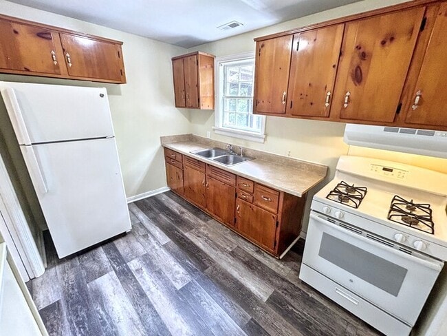 Foto del edificio - 1225 Blue Jay Ln