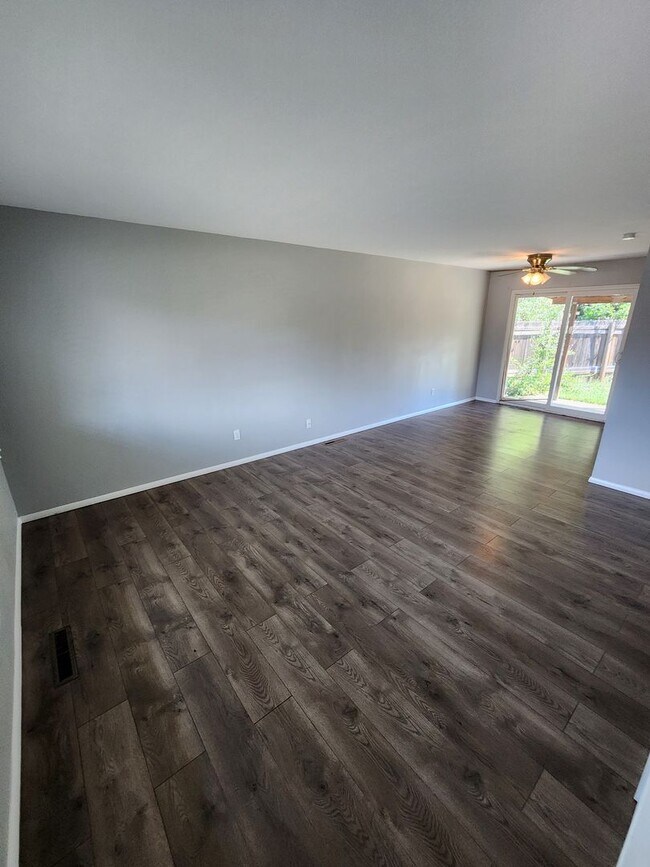 Foto del edificio - Beautiful Townhome
