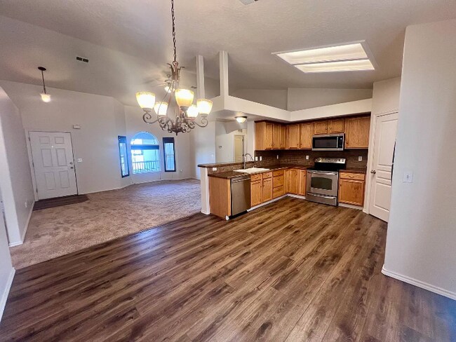 Foto del edificio - 16845 N Darmady Loop