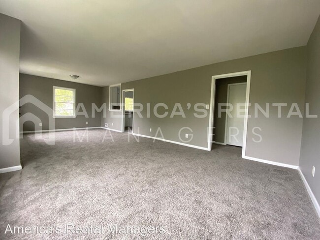 Building Photo - 3 br, 1 bath House - 764 82nd Street South