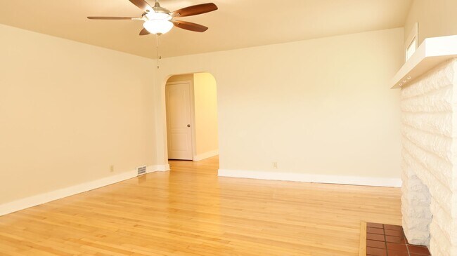 Foto del edificio - Newly renovated 4 bed 2 bath home