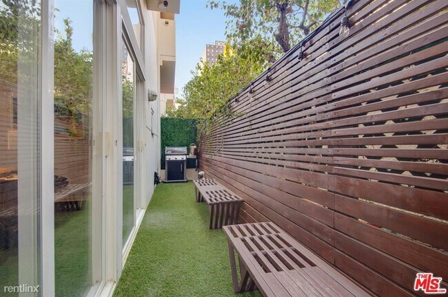 Foto del edificio - 2 br, 2.5 bath House - 1022 Hilldale Ave
