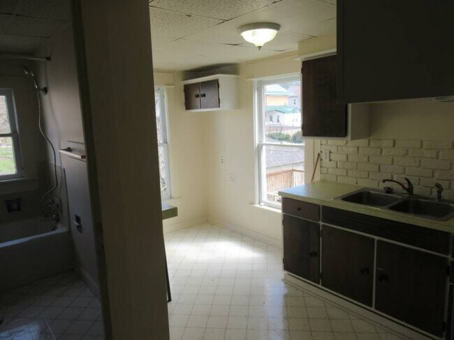 Building Photo - 522 West Madison Avenue, Unit 2B