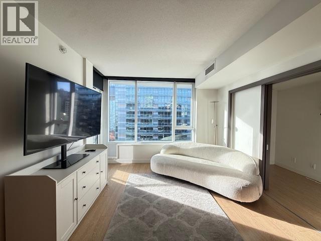 Building Photo - 68 Smithe St