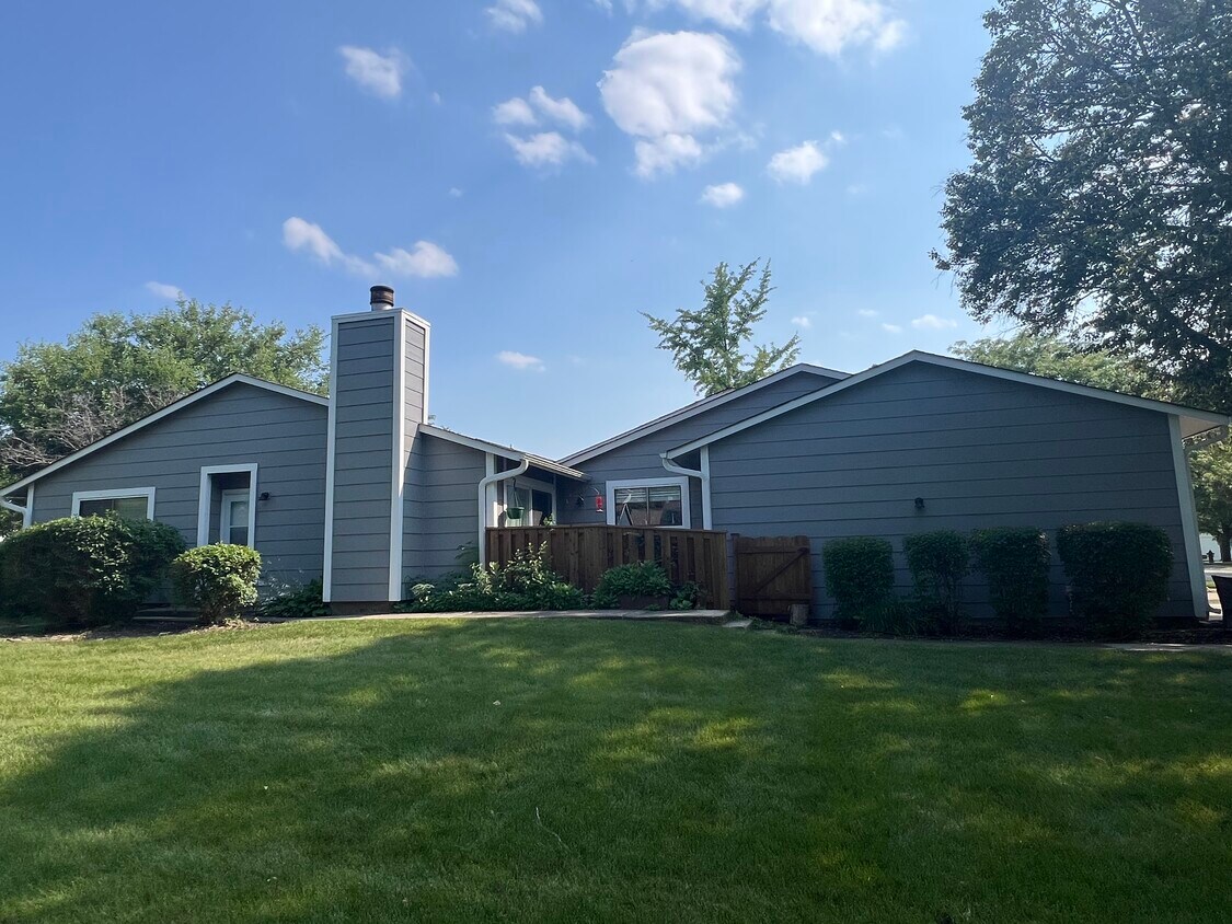 Foto principal - 6851 Larkspur Ct