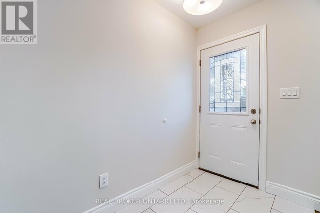 Building Photo - 136 CLAYMORE Crescent