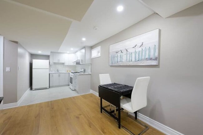 Photo du bâtiment - 1240 Dunsmure Rd