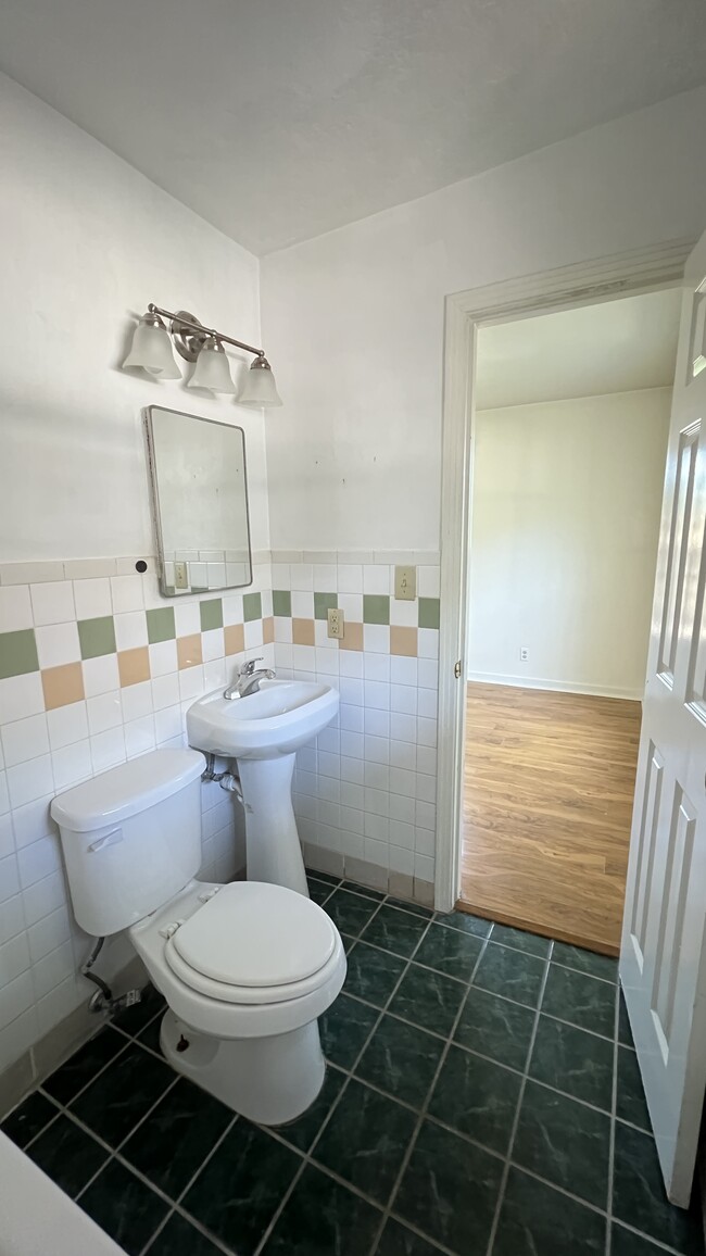 Building Photo - 3821 Woodleigh St