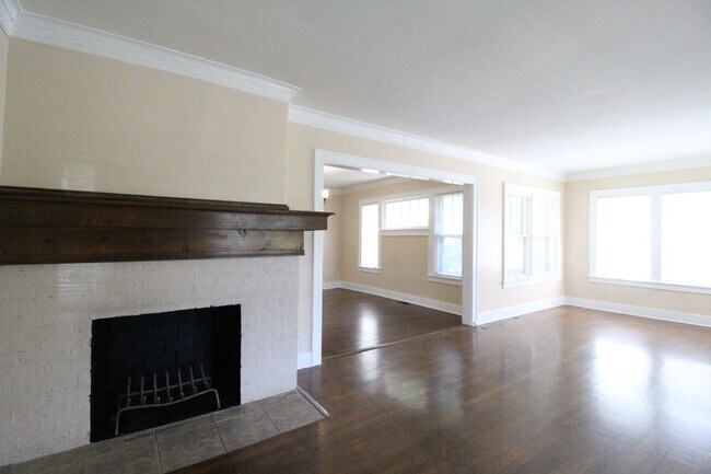 Building Photo - 1412 W 51 St