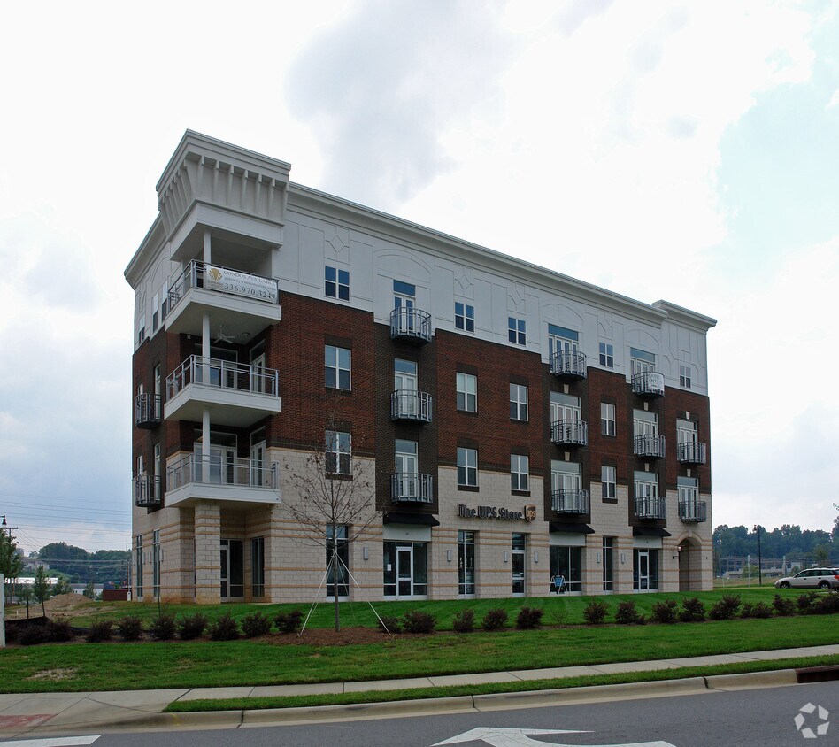 Primary Photo - The Summit at Gateway
