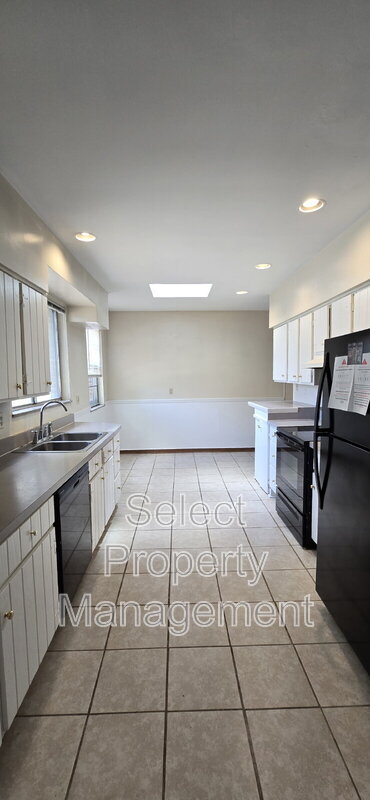 Foto del edificio - 7430 W Jefferson Blvd