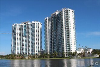 Building Photo - 2641 N Flamingo Rd