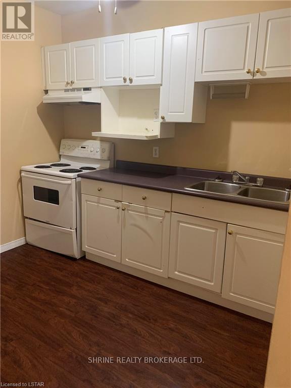 Photo du bâtiment - 215 Thurman Cir