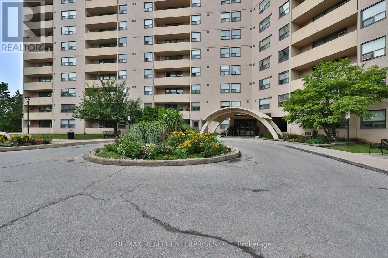 Primary Photo - 700-700 Dynes Rd