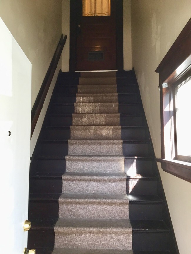 Foto del edificio - 216 W Grove St