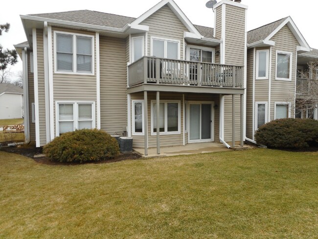 Building Photo - 1845 Fox Run Dr