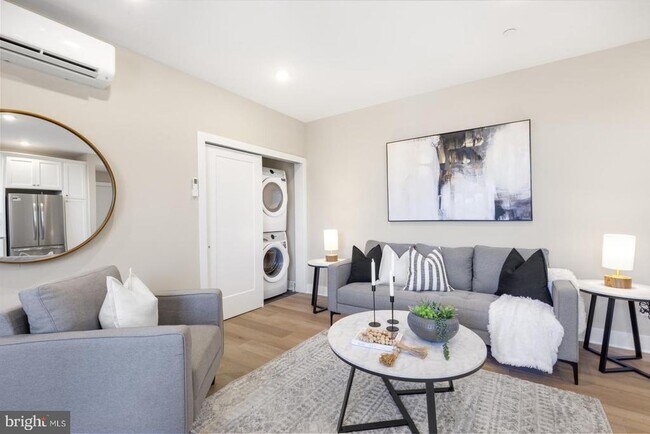 Foto del edificio - 6712 Ridge Ave