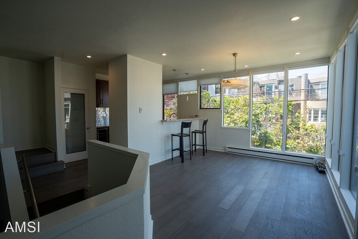 Foto principal - 3 br, 2.5 bath House - 747 North Point St