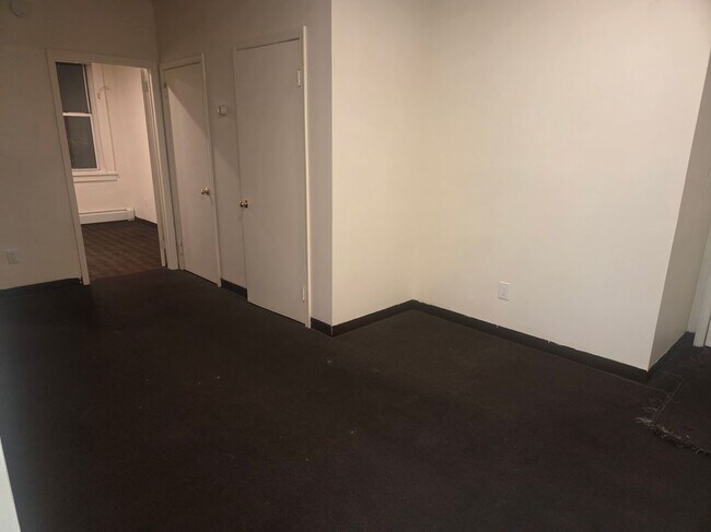 Foto del edificio - 817 Ringwood Ave