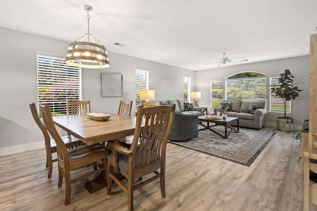 Building Photo - 410 Blue Stem Dr